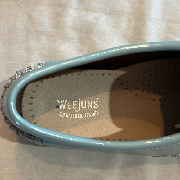 G.H. Bass & Co. Weejuns Winnie lace up shoe. Size 9 Green, gray and white. - Picture 6 of 11